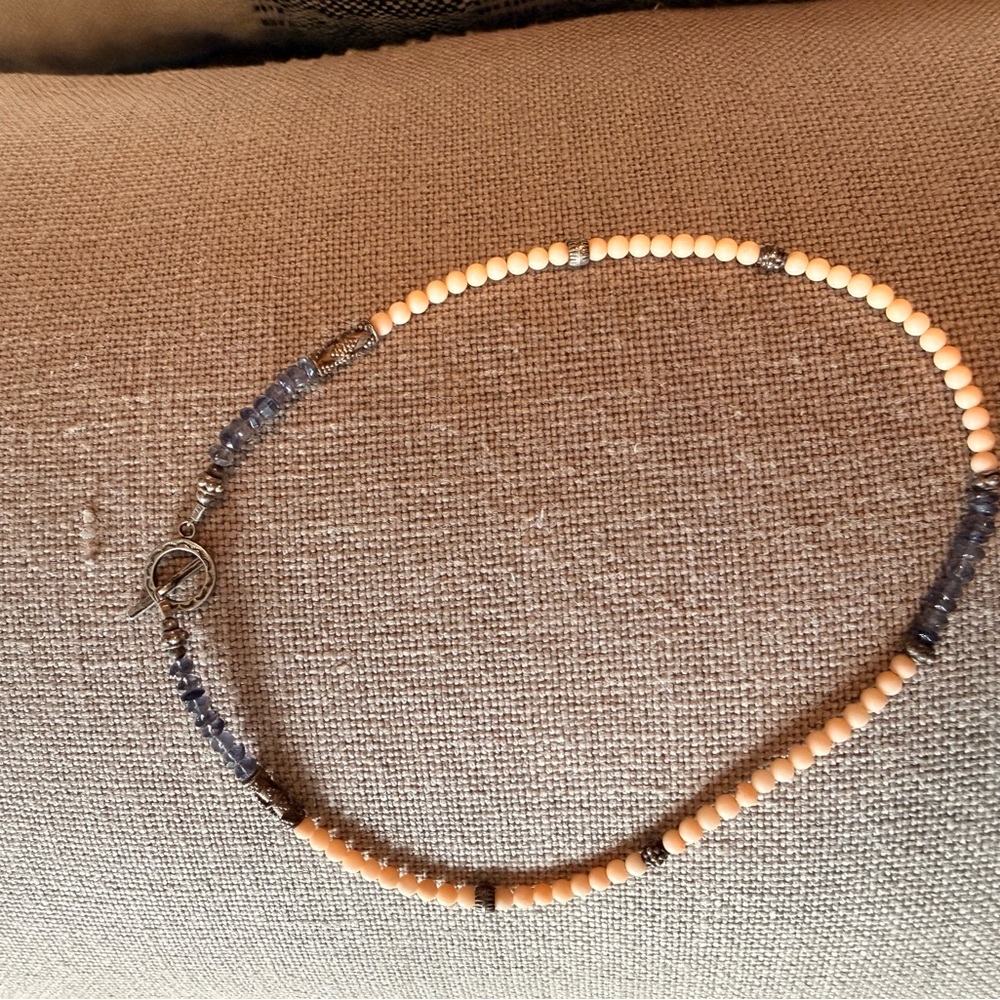 Elegant Beaded Necklace in Cream and Blue